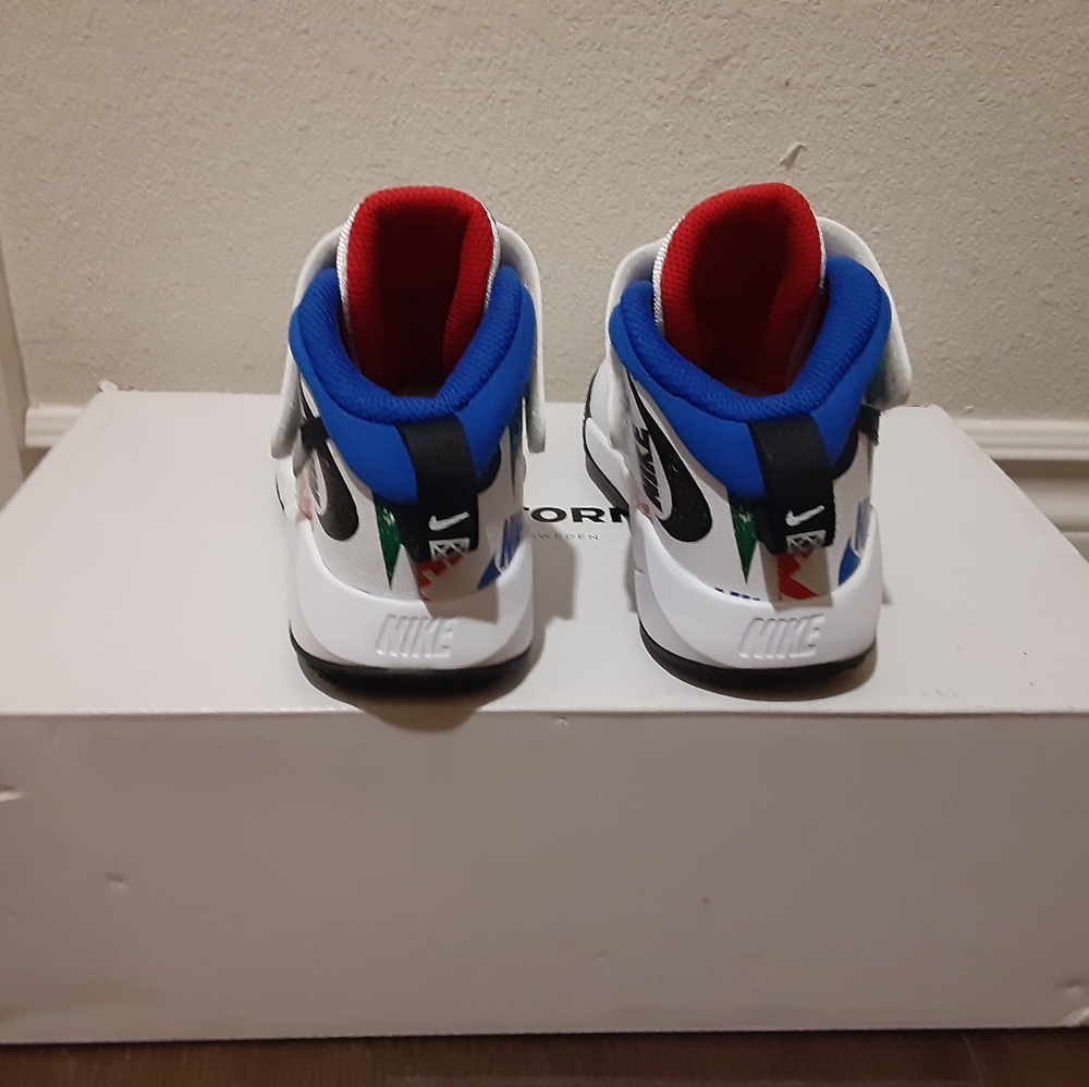 Nike - Picture 4 of 4
